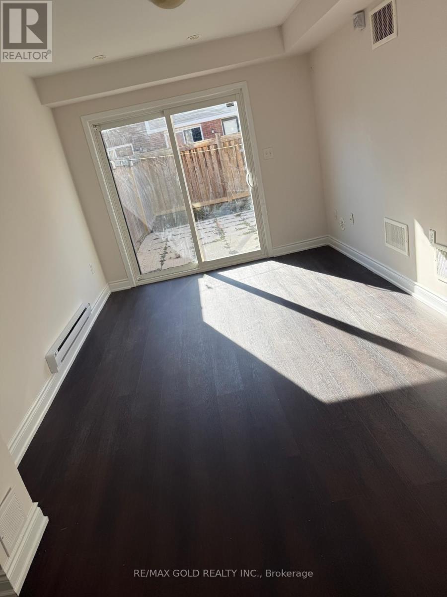 6 Stemford Road, Brampton, Ontario  L7A 0S5 - Photo 4 - W12866084