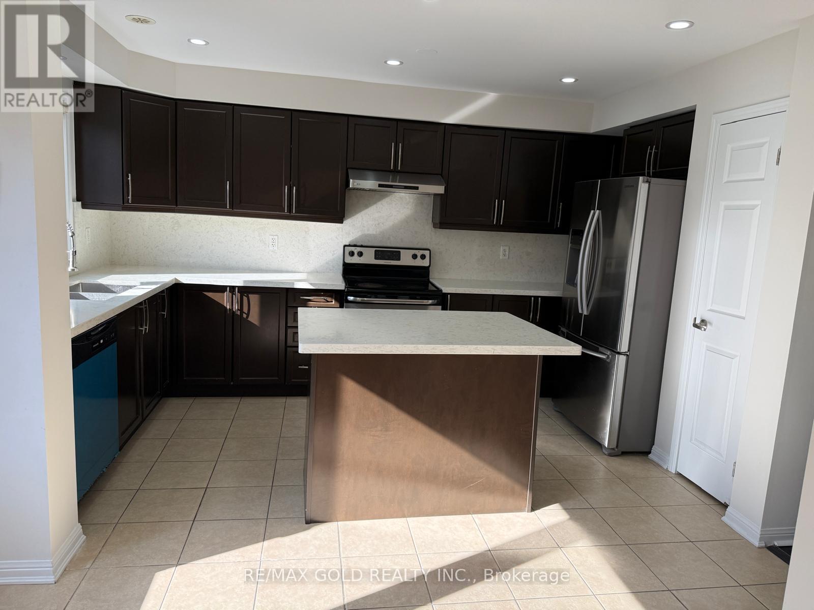 6 Stemford Road, Brampton, Ontario  L7A 0S5 - Photo 7 - W12866084