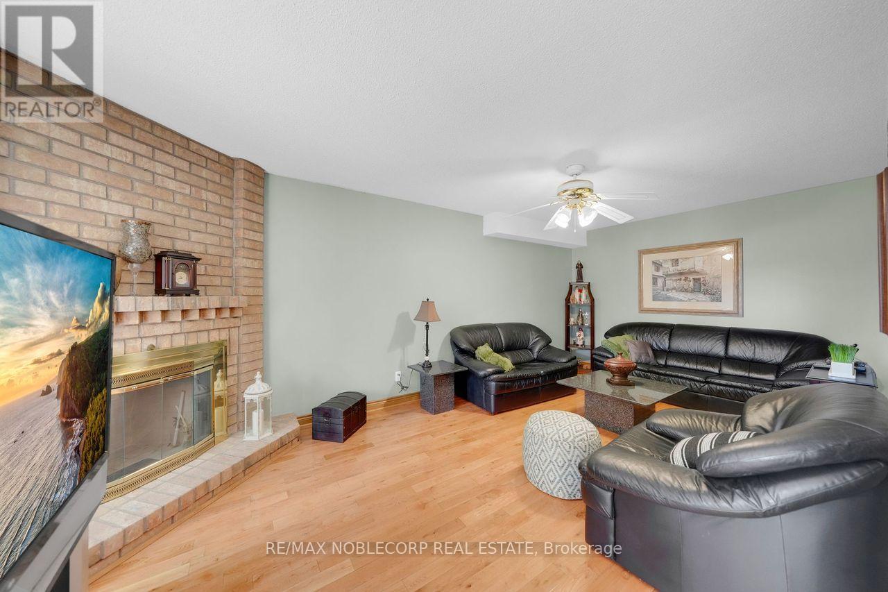 100 Glenn Hawthorne Boulevard S, Mississauga, Ontario  L5R 2K3 - Photo 11 - W12866104