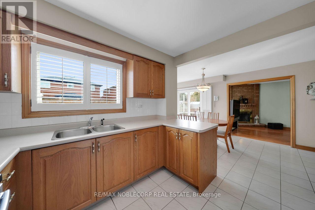 100 Glenn Hawthorne Boulevard S, Mississauga, Ontario  L5R 2K3 - Photo 13 - W12866104