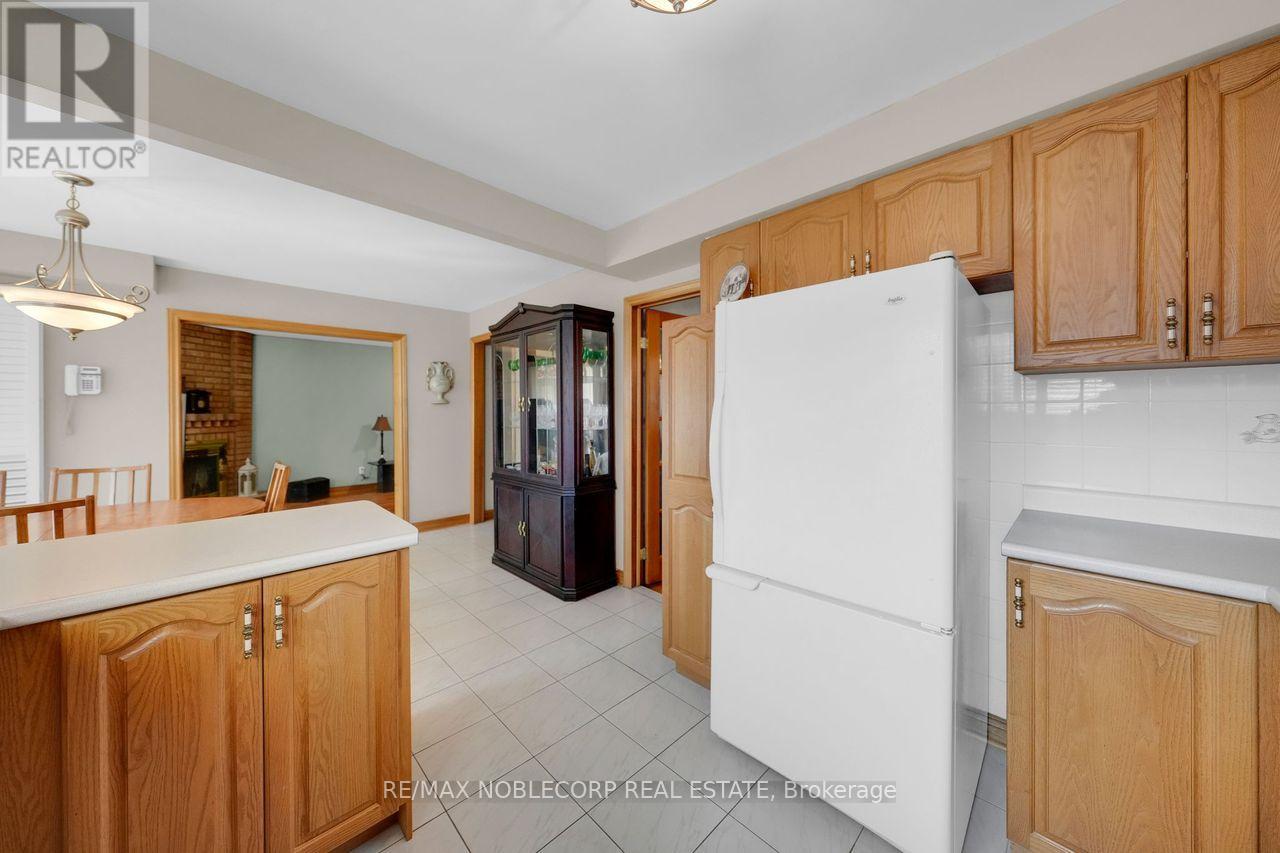 100 Glenn Hawthorne Boulevard S, Mississauga, Ontario  L5R 2K3 - Photo 14 - W12866104