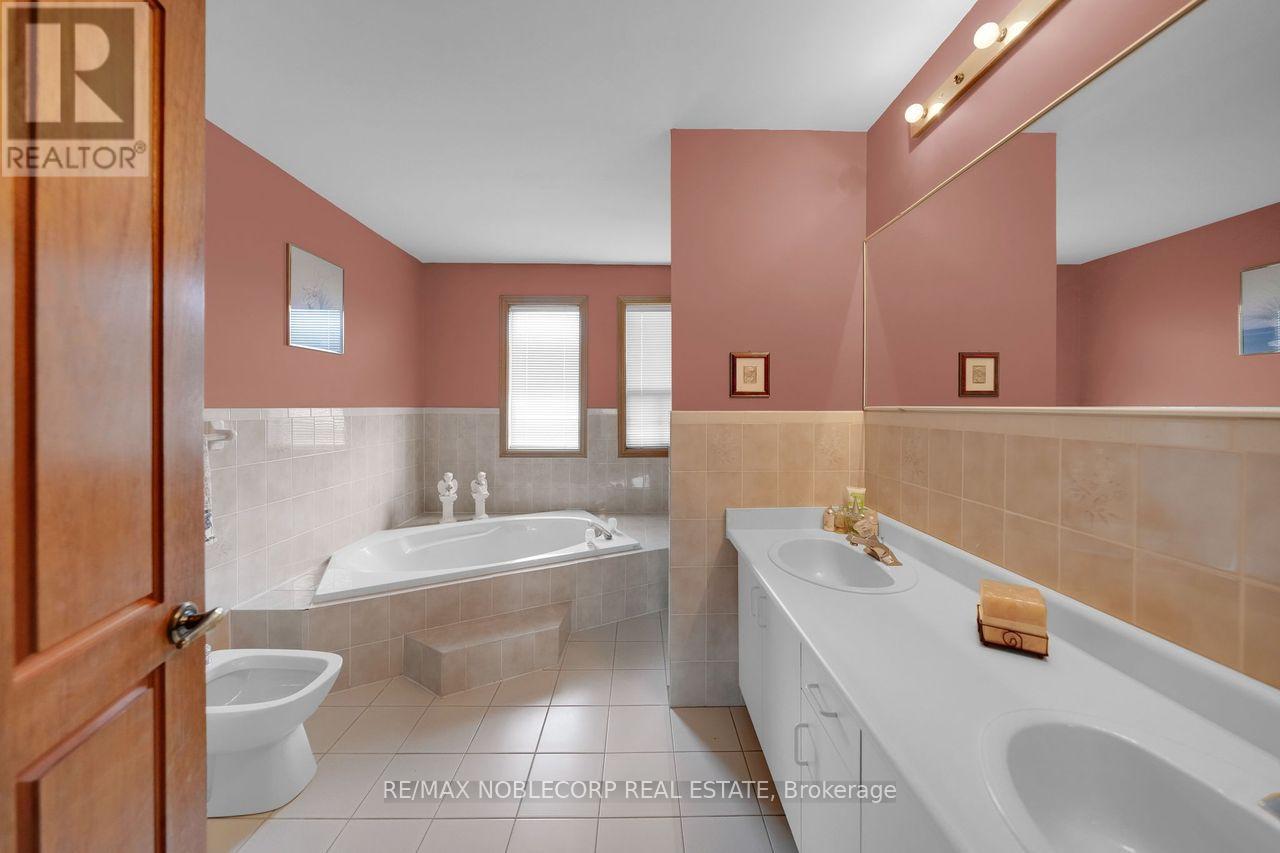 100 Glenn Hawthorne Boulevard S, Mississauga, Ontario  L5R 2K3 - Photo 19 - W12866104