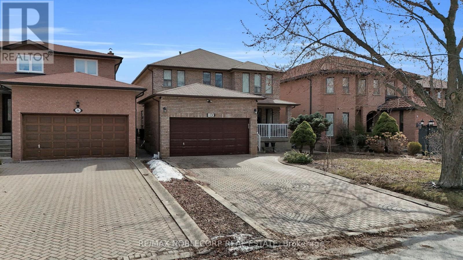 100 Glenn Hawthorne Boulevard S, Mississauga, Ontario  L5R 2K3 - Photo 2 - W12866104