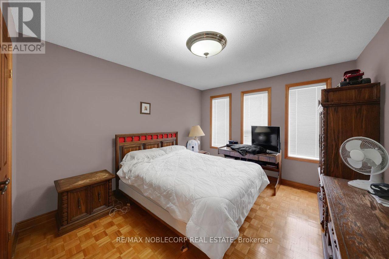 100 Glenn Hawthorne Boulevard S, Mississauga, Ontario  L5R 2K3 - Photo 24 - W12866104