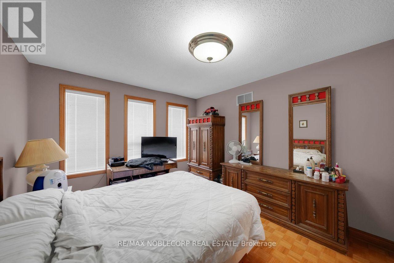 100 Glenn Hawthorne Boulevard S, Mississauga, Ontario  L5R 2K3 - Photo 25 - W12866104
