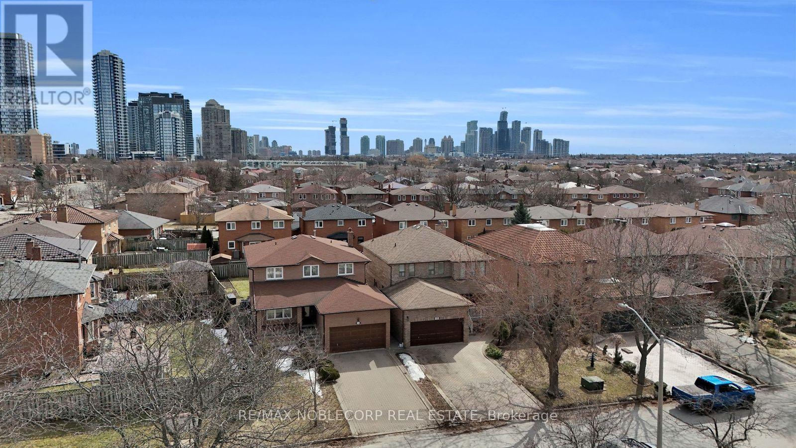 100 Glenn Hawthorne Boulevard S, Mississauga, Ontario  L5R 2K3 - Photo 3 - W12866104