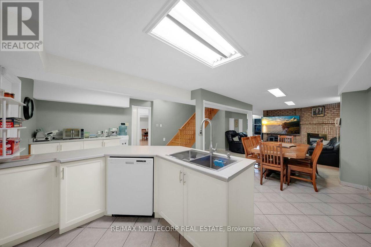 100 Glenn Hawthorne Boulevard S, Mississauga, Ontario  L5R 2K3 - Photo 31 - W12866104