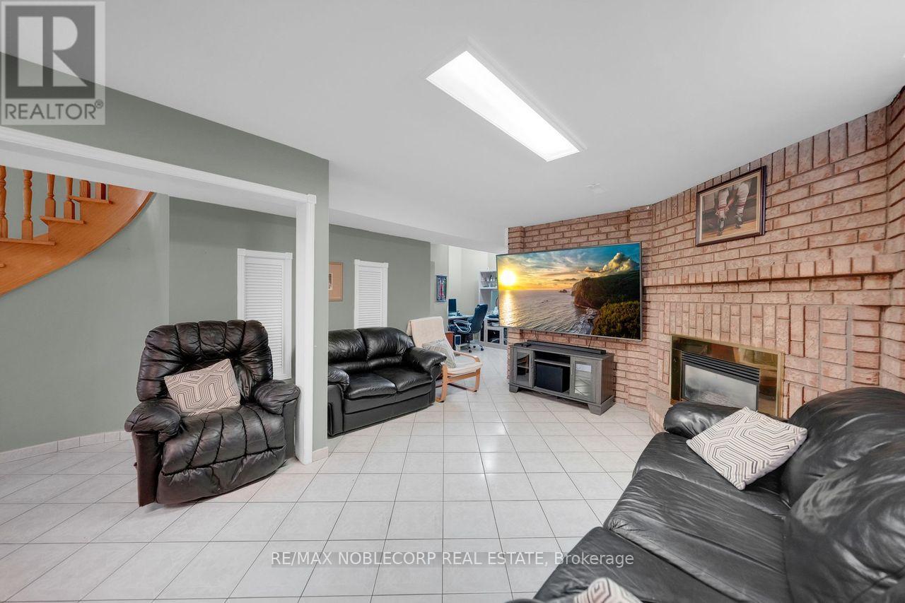 100 Glenn Hawthorne Boulevard S, Mississauga, Ontario  L5R 2K3 - Photo 33 - W12866104