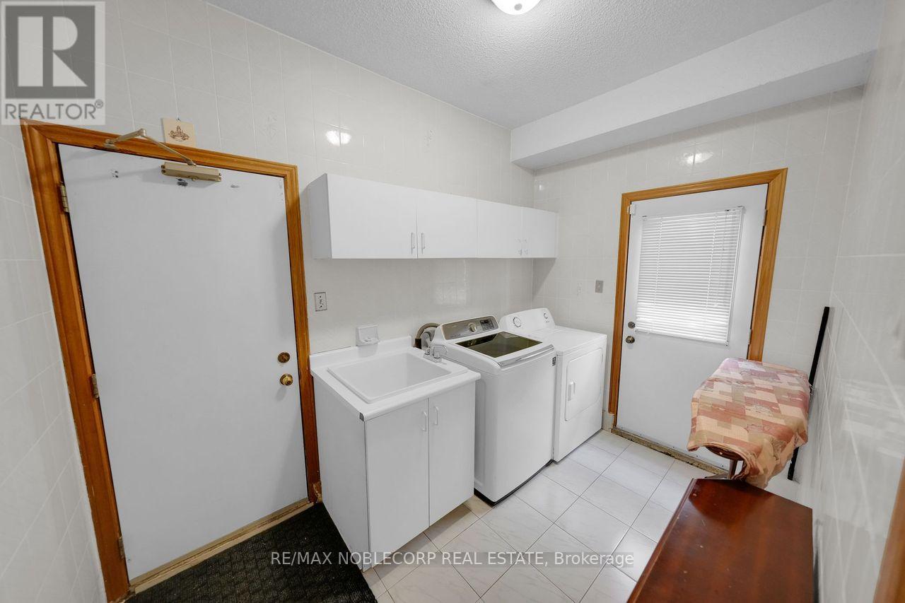 100 Glenn Hawthorne Boulevard S, Mississauga, Ontario  L5R 2K3 - Photo 37 - W12866104