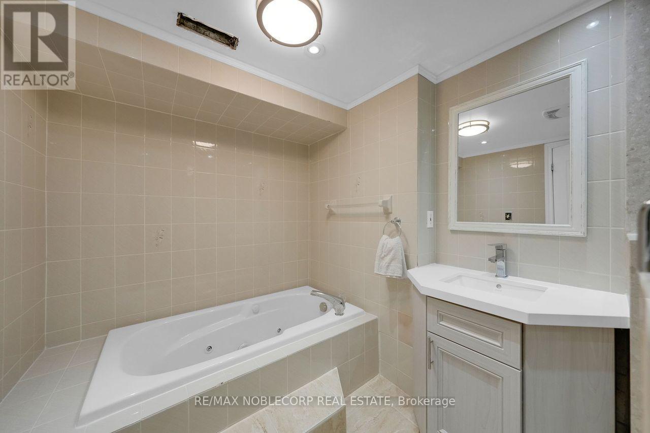 100 Glenn Hawthorne Boulevard S, Mississauga, Ontario  L5R 2K3 - Photo 38 - W12866104