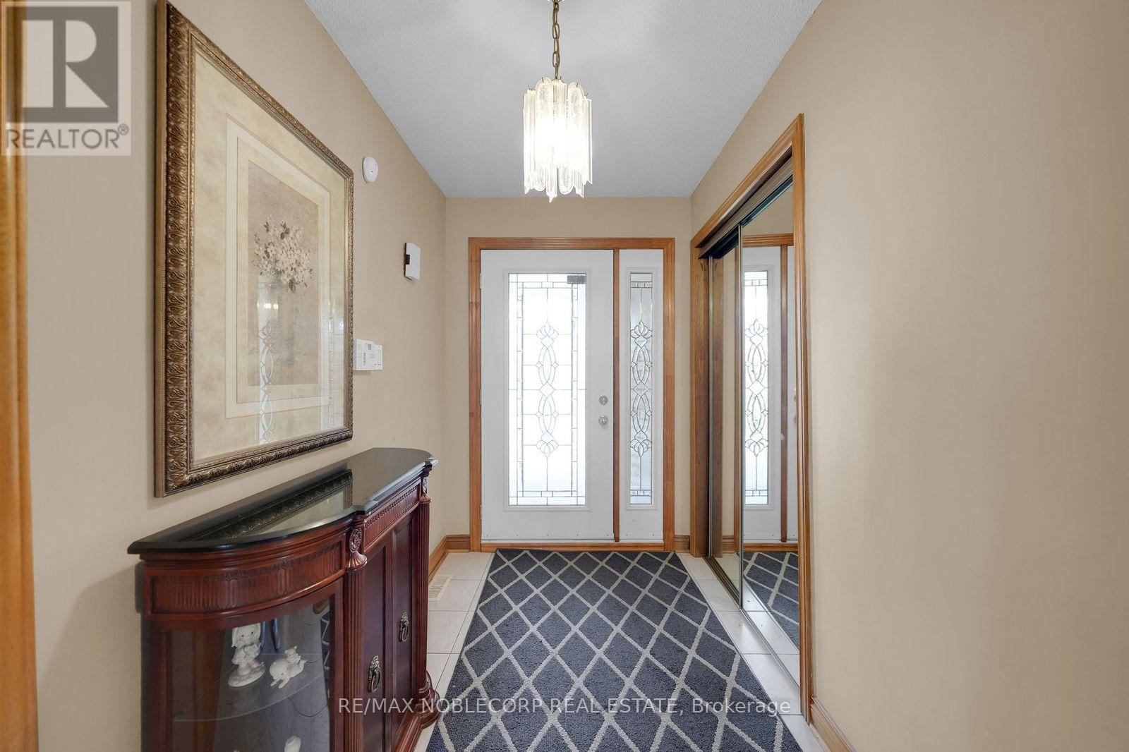 100 Glenn Hawthorne Boulevard S, Mississauga, Ontario  L5R 2K3 - Photo 5 - W12866104