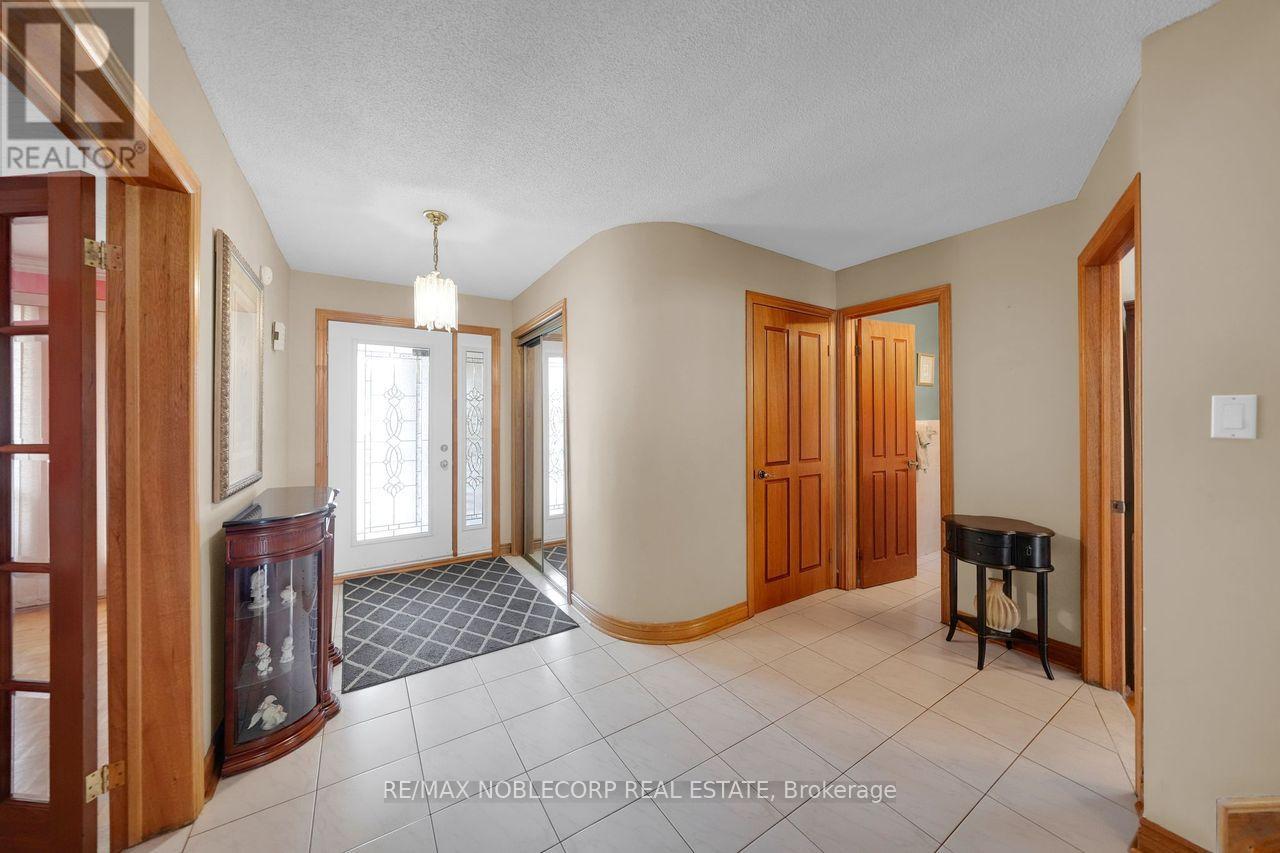 100 Glenn Hawthorne Boulevard S, Mississauga, Ontario  L5R 2K3 - Photo 6 - W12866104