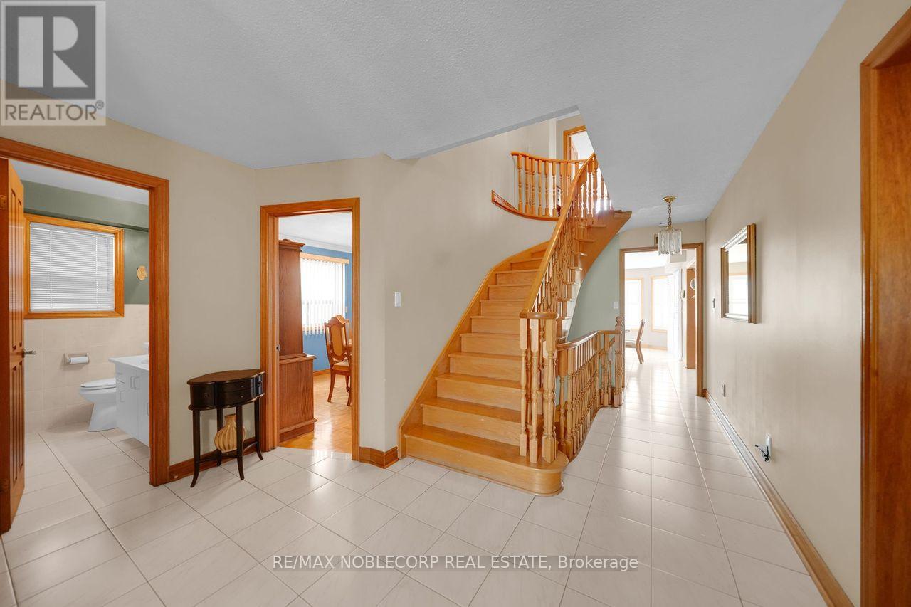 100 Glenn Hawthorne Boulevard S, Mississauga, Ontario  L5R 2K3 - Photo 7 - W12866104