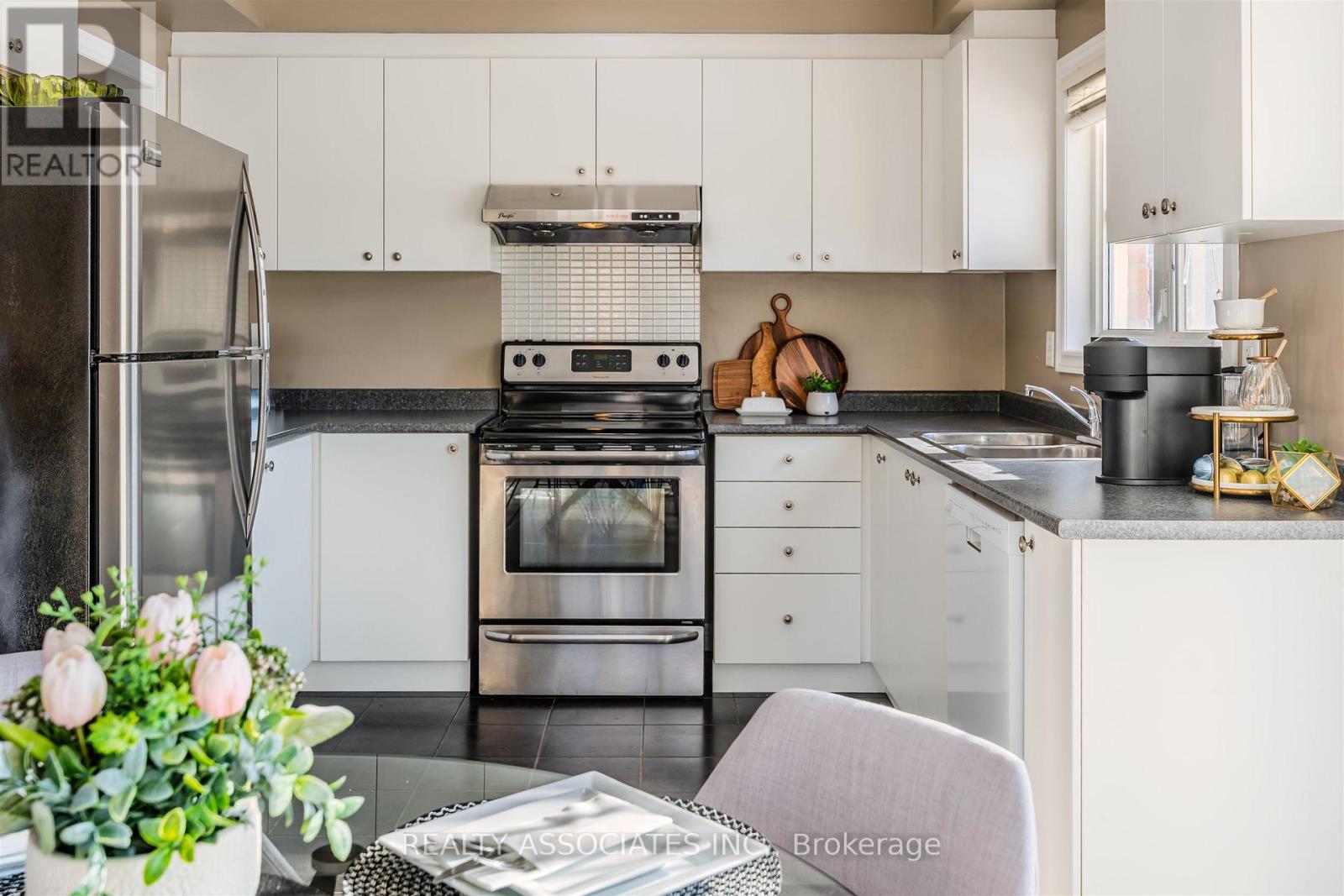 19 Bearings Avenue, Whitchurch-Stouffville, Ontario  L4A 0W6 - Photo 15 - N12852558