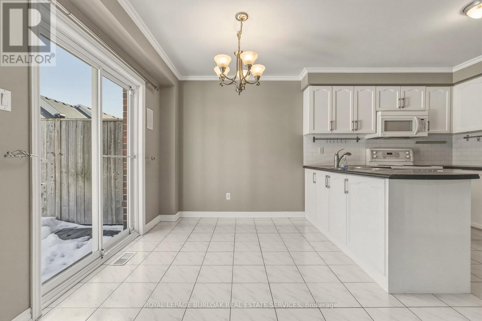 95 Thornlodge Drive, Hamilton, Ontario  L8B 0L9 - Photo 10 - X12865806