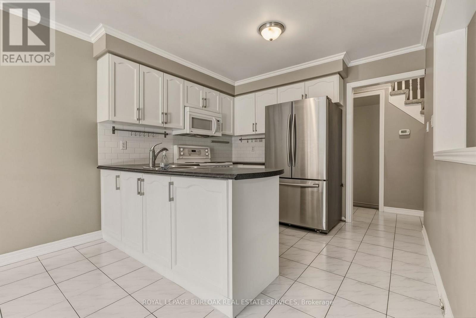 95 Thornlodge Drive, Hamilton, Ontario  L8B 0L9 - Photo 11 - X12865806