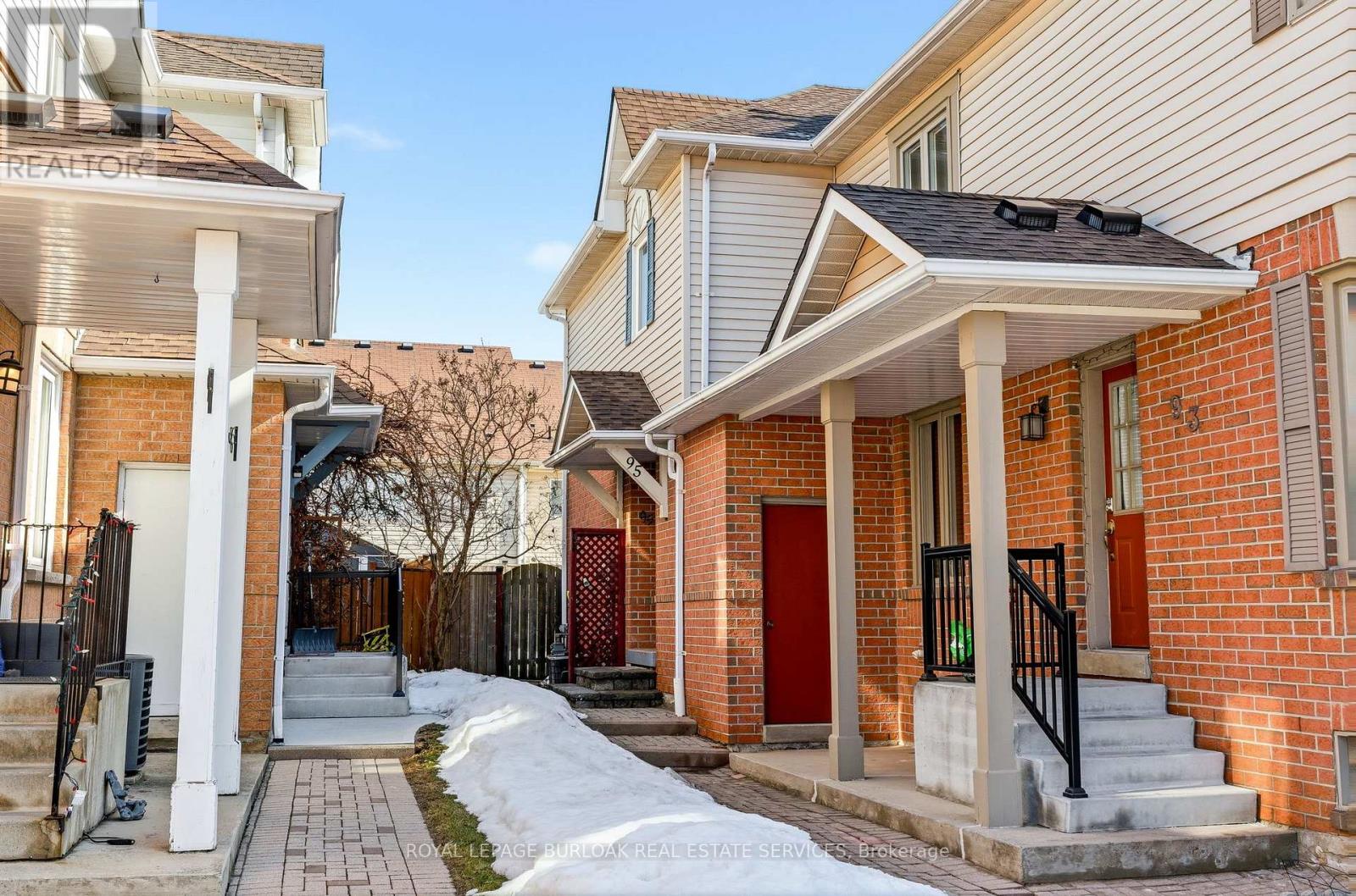 95 Thornlodge Drive, Hamilton, Ontario  L8B 0L9 - Photo 2 - X12865806