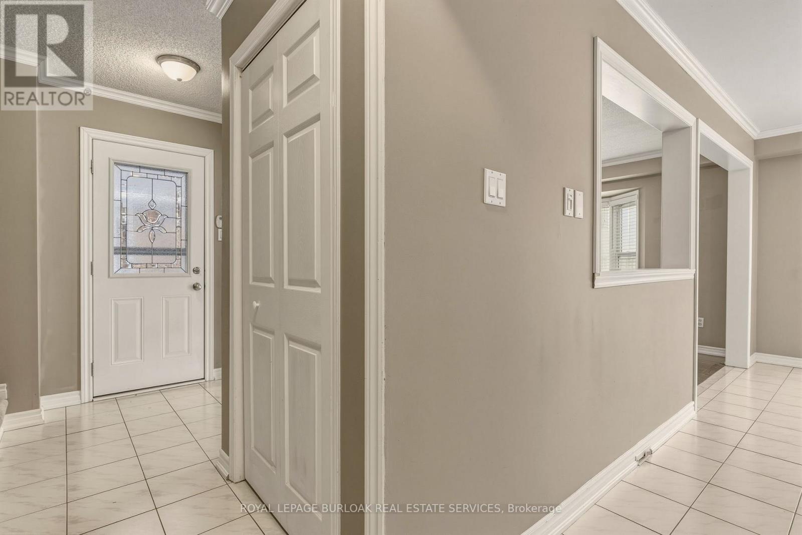 95 Thornlodge Drive, Hamilton, Ontario  L8B 0L9 - Photo 3 - X12865806