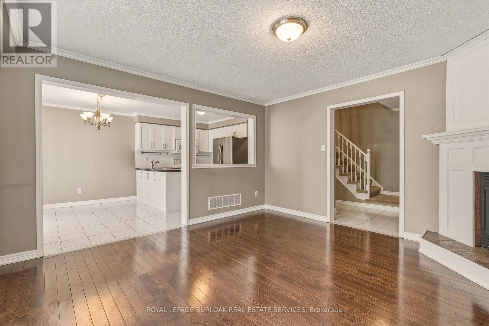 95 Thornlodge Drive, Hamilton, Ontario  L8B 0L9 - Photo 7 - X12865806