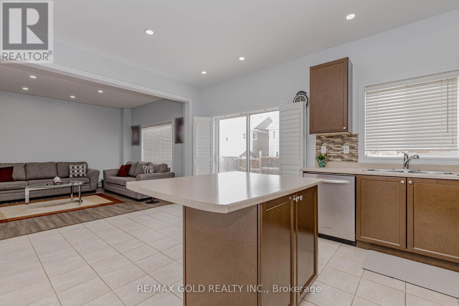 527 Wansbrough Way, Shelburne, Ontario  L9V 2S6 - Photo 12 - X12865916