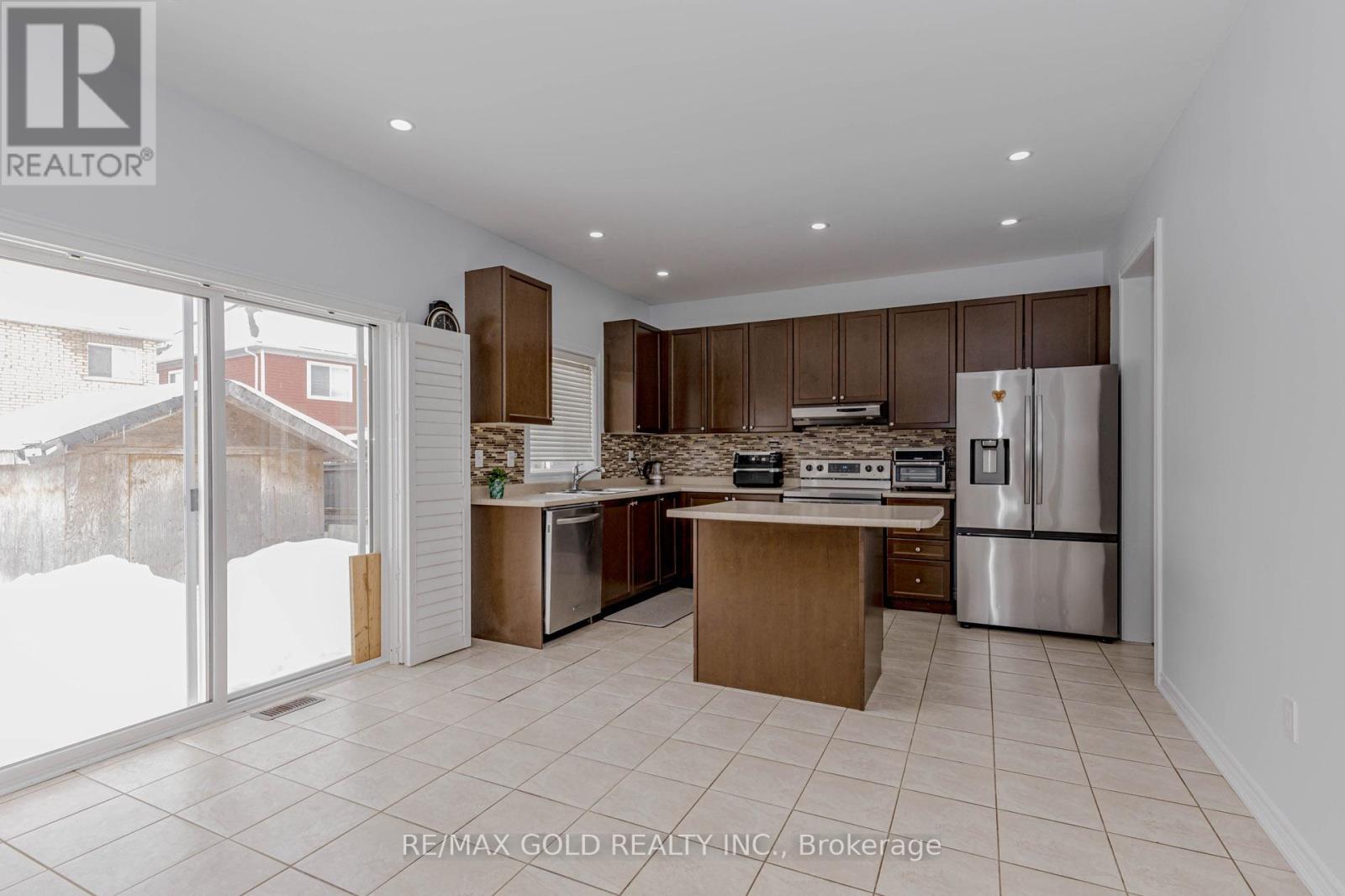 527 Wansbrough Way, Shelburne, Ontario  L9V 2S6 - Photo 9 - X12865916