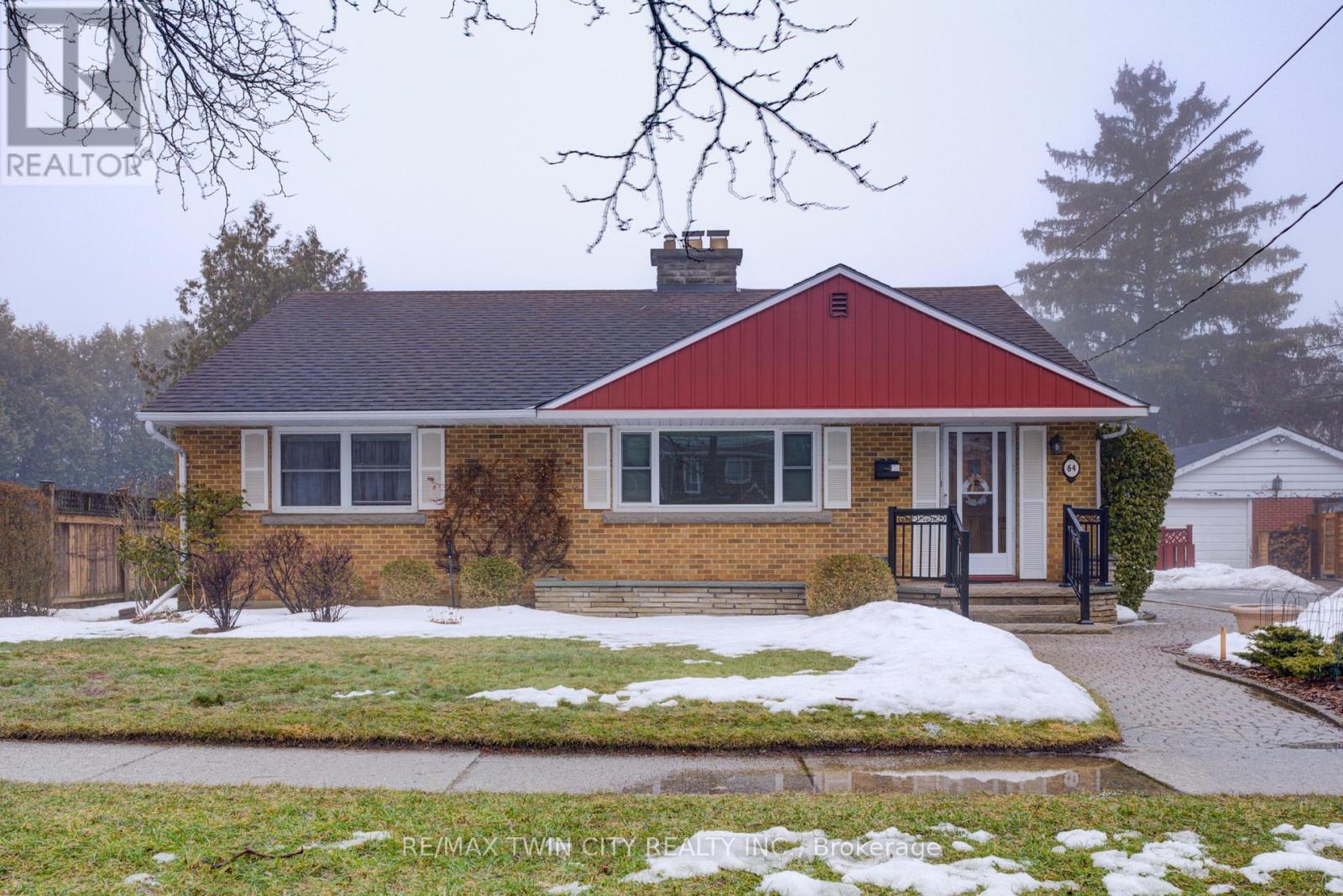 64 THE STRAND AVENUE, Brantford, Ontario