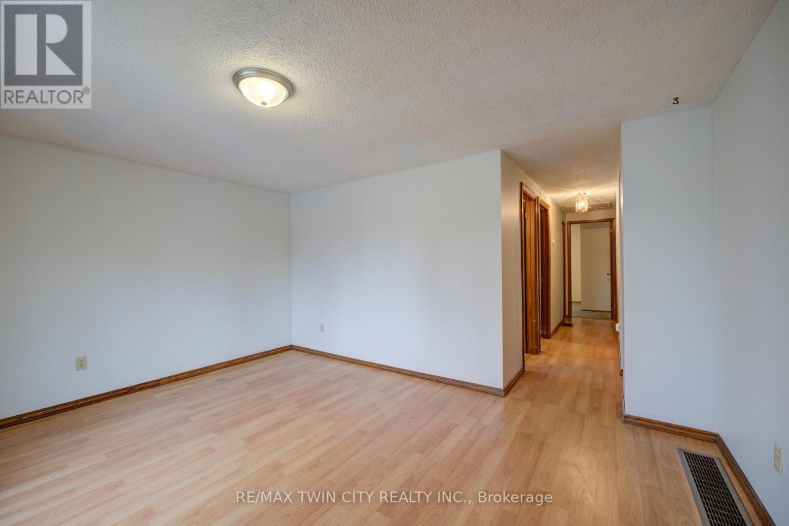 390 Brantwood Park Road, Brantford, Ontario  N3P 1K7 - Photo 4 - X12866062