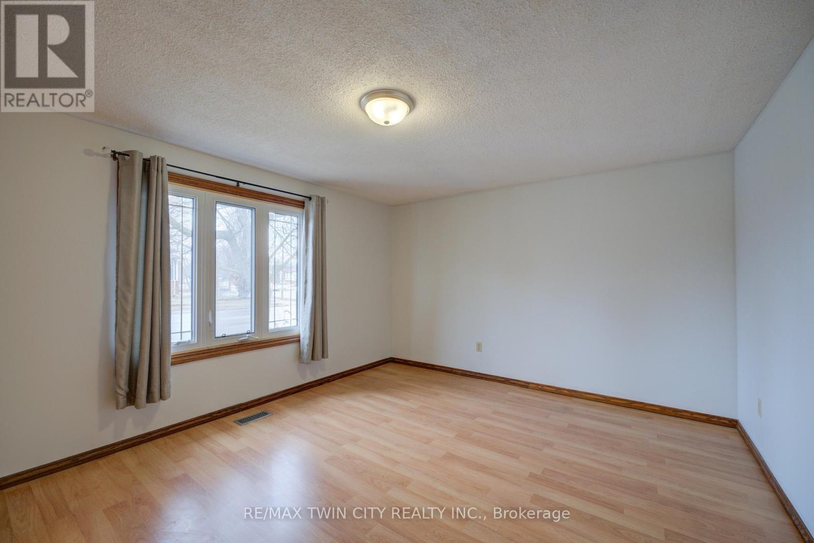 390 Brantwood Park Road, Brantford, Ontario  N3P 1K7 - Photo 5 - X12866062