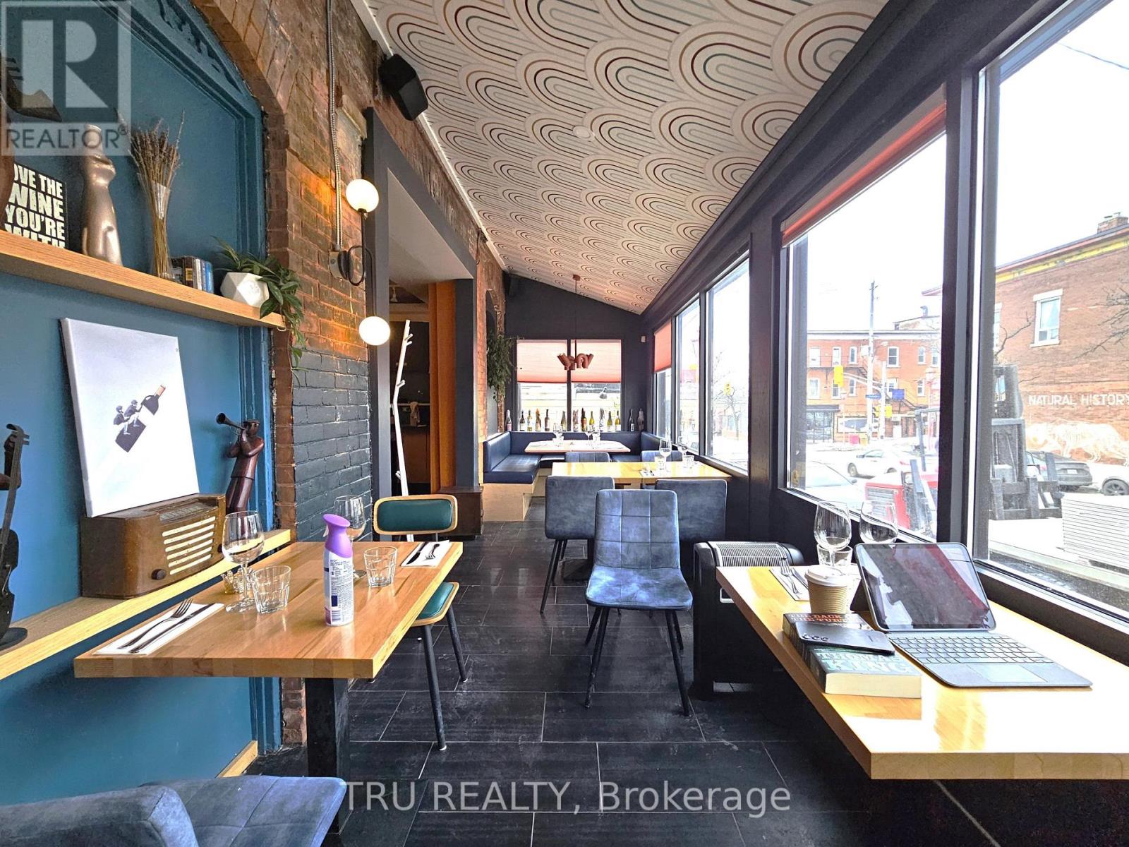 826 Somerset Street W, Ottawa, Ontario  K1S 4N2 - Photo 6 - X12864388