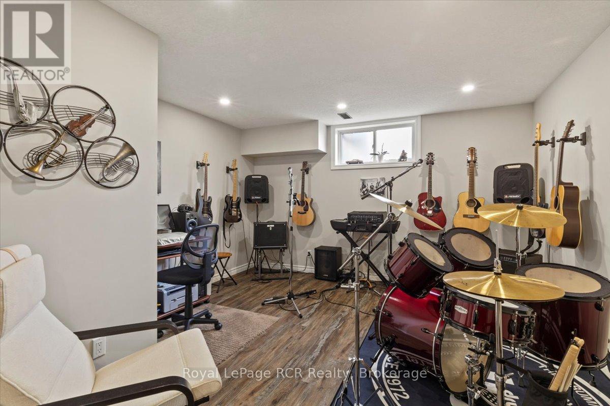 219 16th Avenue Crescent, Hanover, Ontario  N4N 3V3 - Photo 21 - X12559394