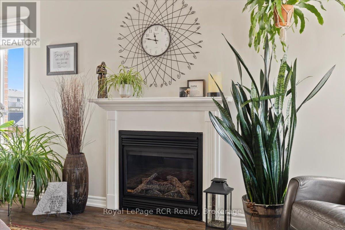 219 16th Avenue Crescent, Hanover, Ontario  N4N 3V3 - Photo 7 - X12559394