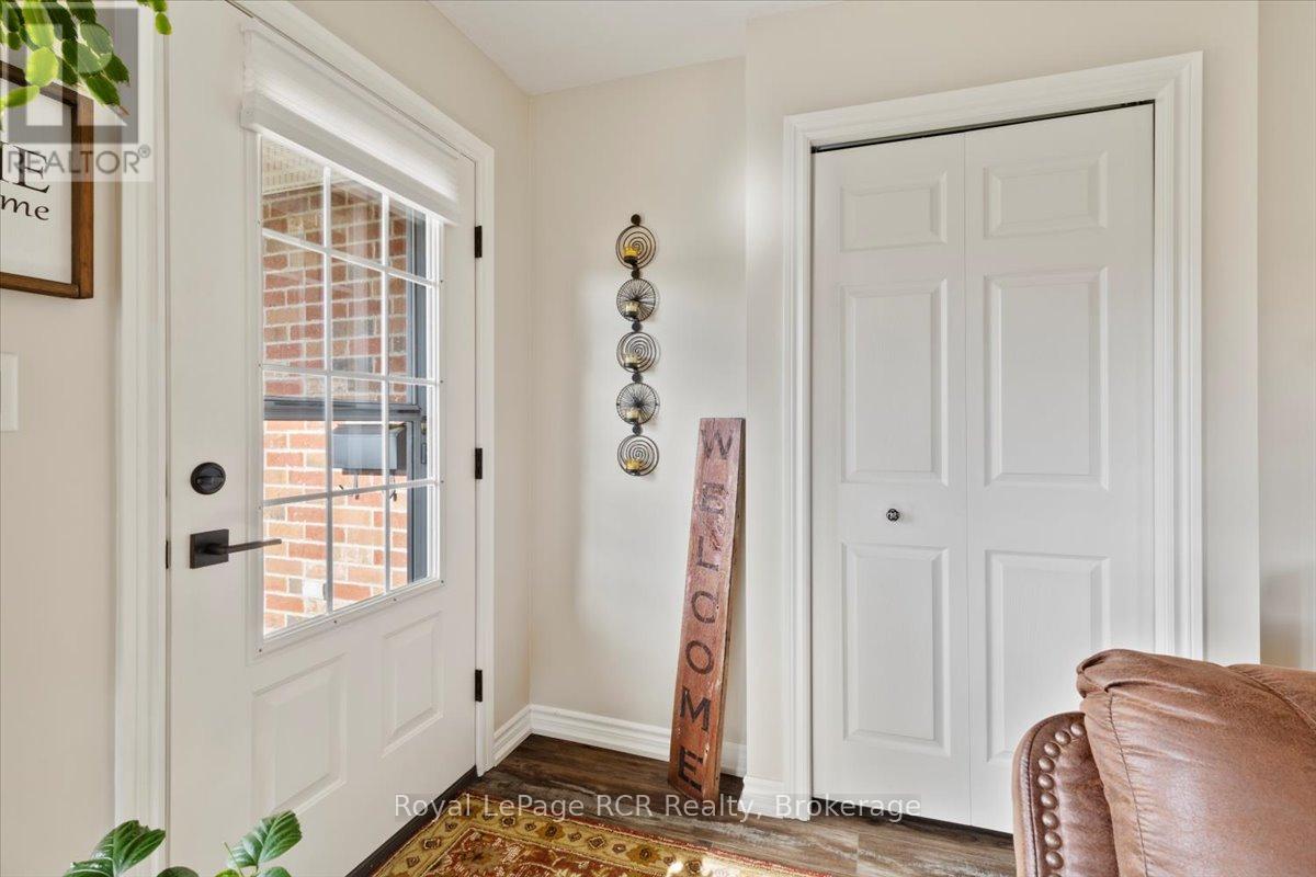 219 16th Avenue Crescent, Hanover, Ontario  N4N 3V3 - Photo 3 - X12559394