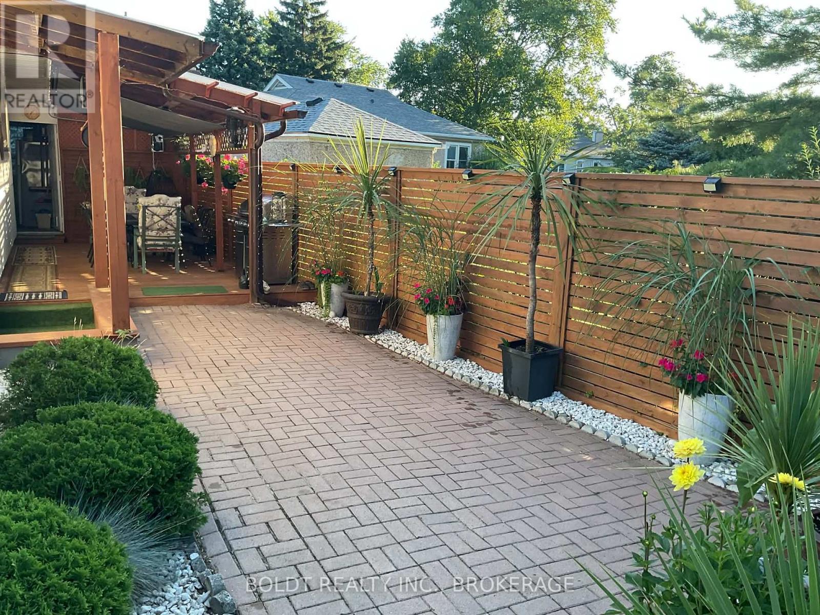 628 Vine Street, St. Catharines, Ontario  L2M 3V5 - Photo 40 - X12866150