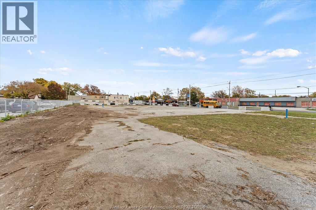 2410-12-16-88 Tecumseh Road West, Windsor, Ontario  N9B 1W3 - Photo 3 - 26004959