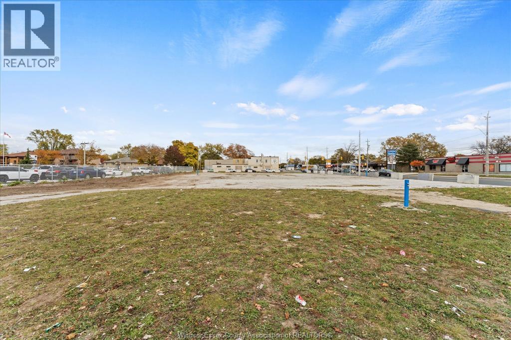 2410-12-16-88 Tecumseh Road West, Windsor, Ontario  N9B 1W3 - Photo 4 - 26004959