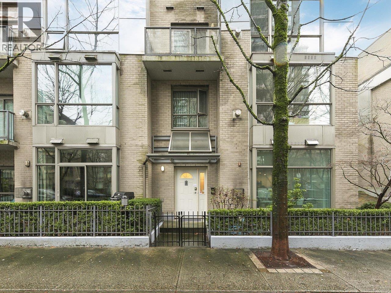 930 RICHARDS STREET, Vancouver, British Columbia