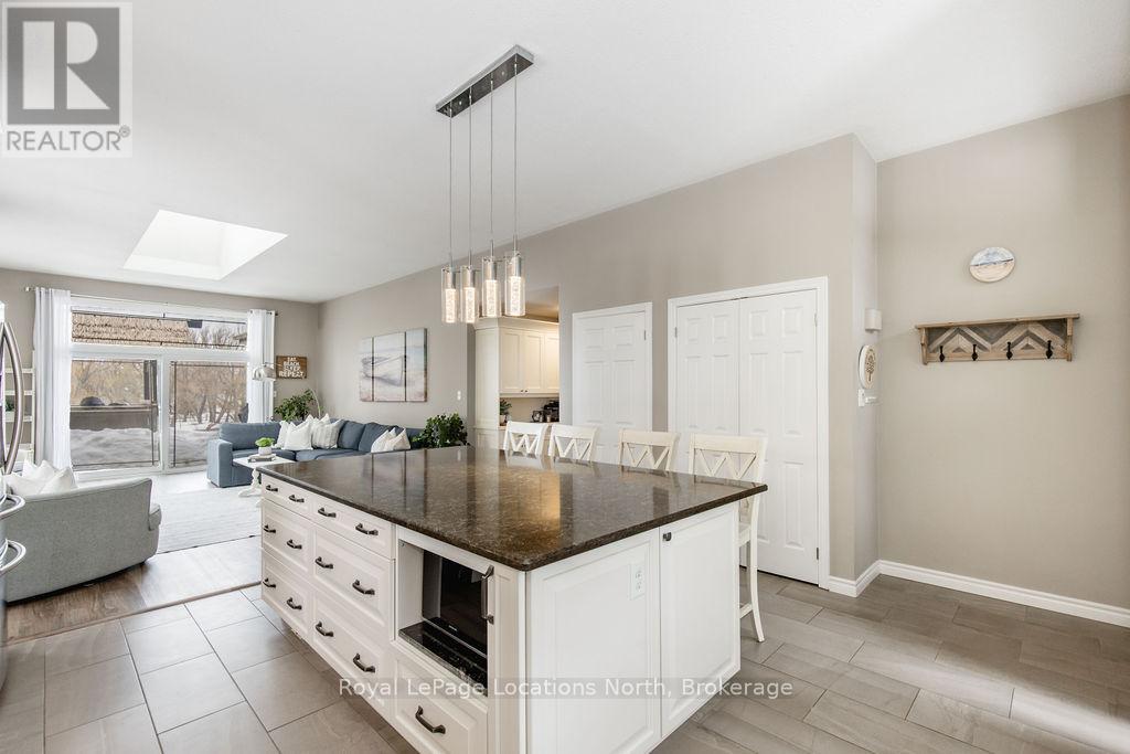 1094 River Road W, Wasaga Beach, Ontario  L9Z 2W7 - Photo 12 - S12866208