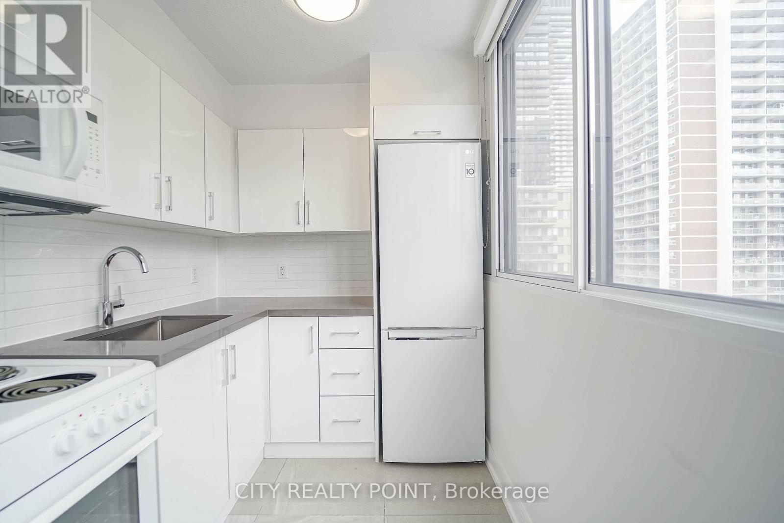 713 - 33 Isabella Street, Toronto, Ontario  M4Y 2P7 - Photo 3 - C12866136