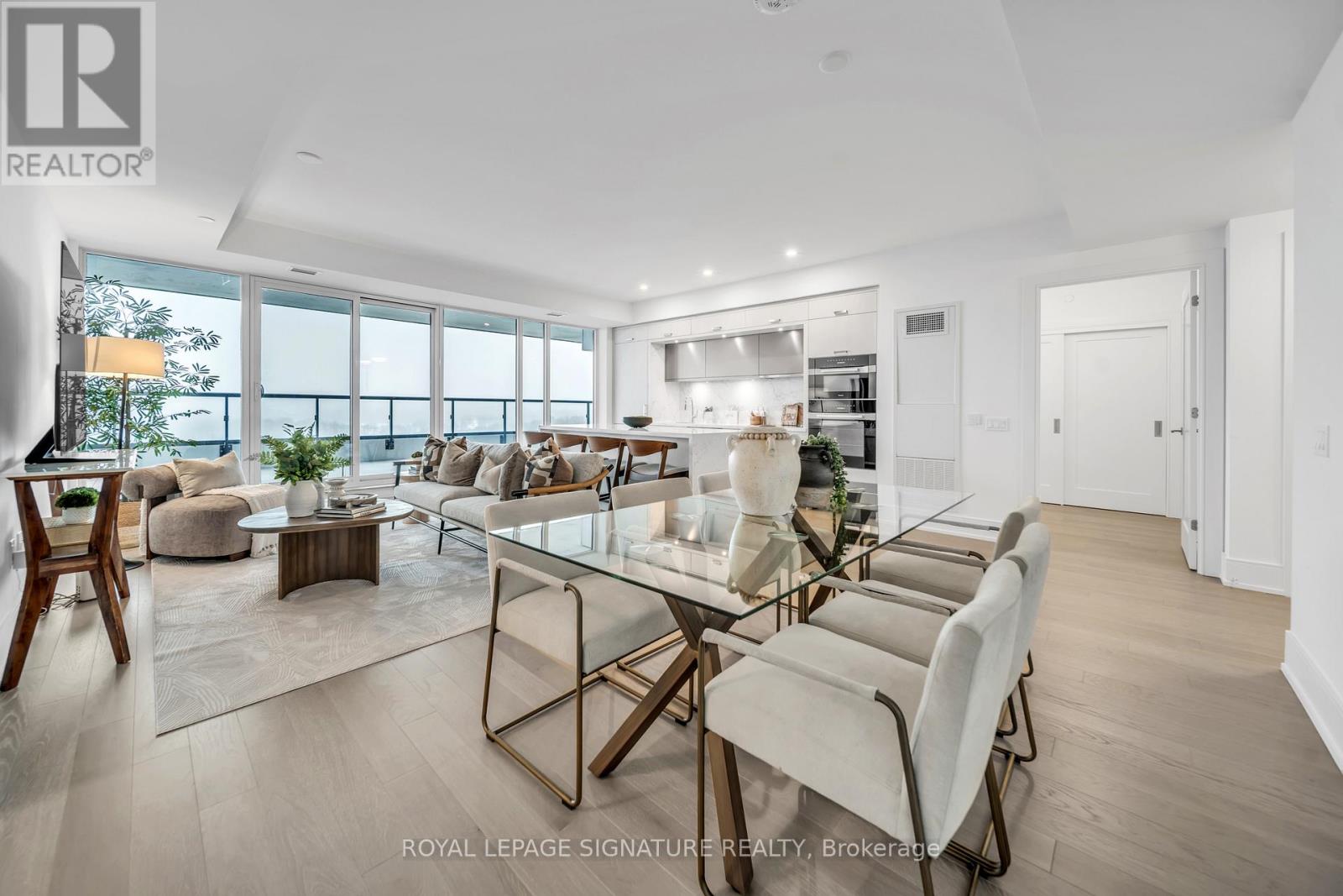 1201 - 10 INN ON THE PARK DRIVE, Toronto, Ontario