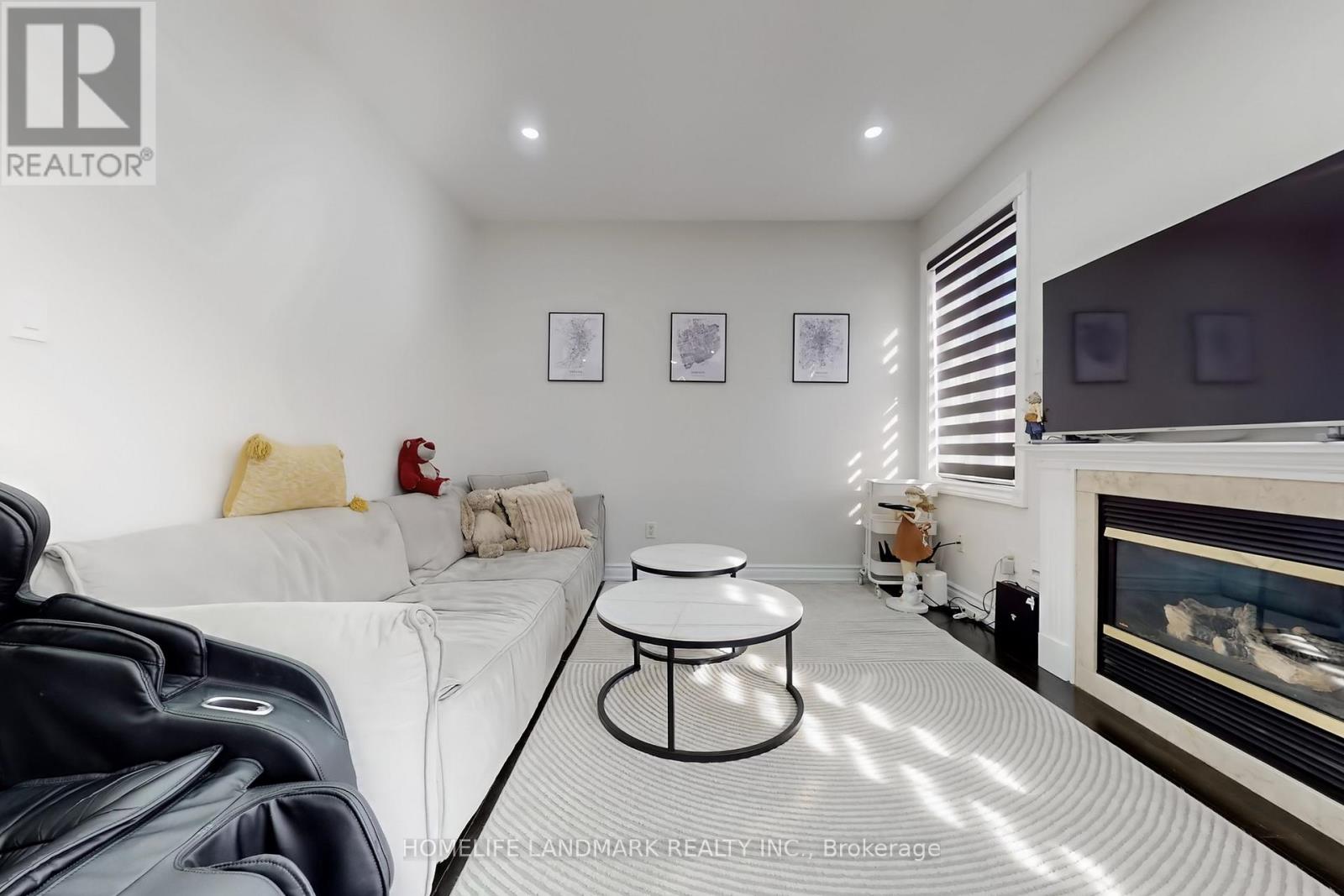 52 Lakespring Drive, Markham (Cachet), Ontario  L6C 2Z1 - Photo 3 - N12866200