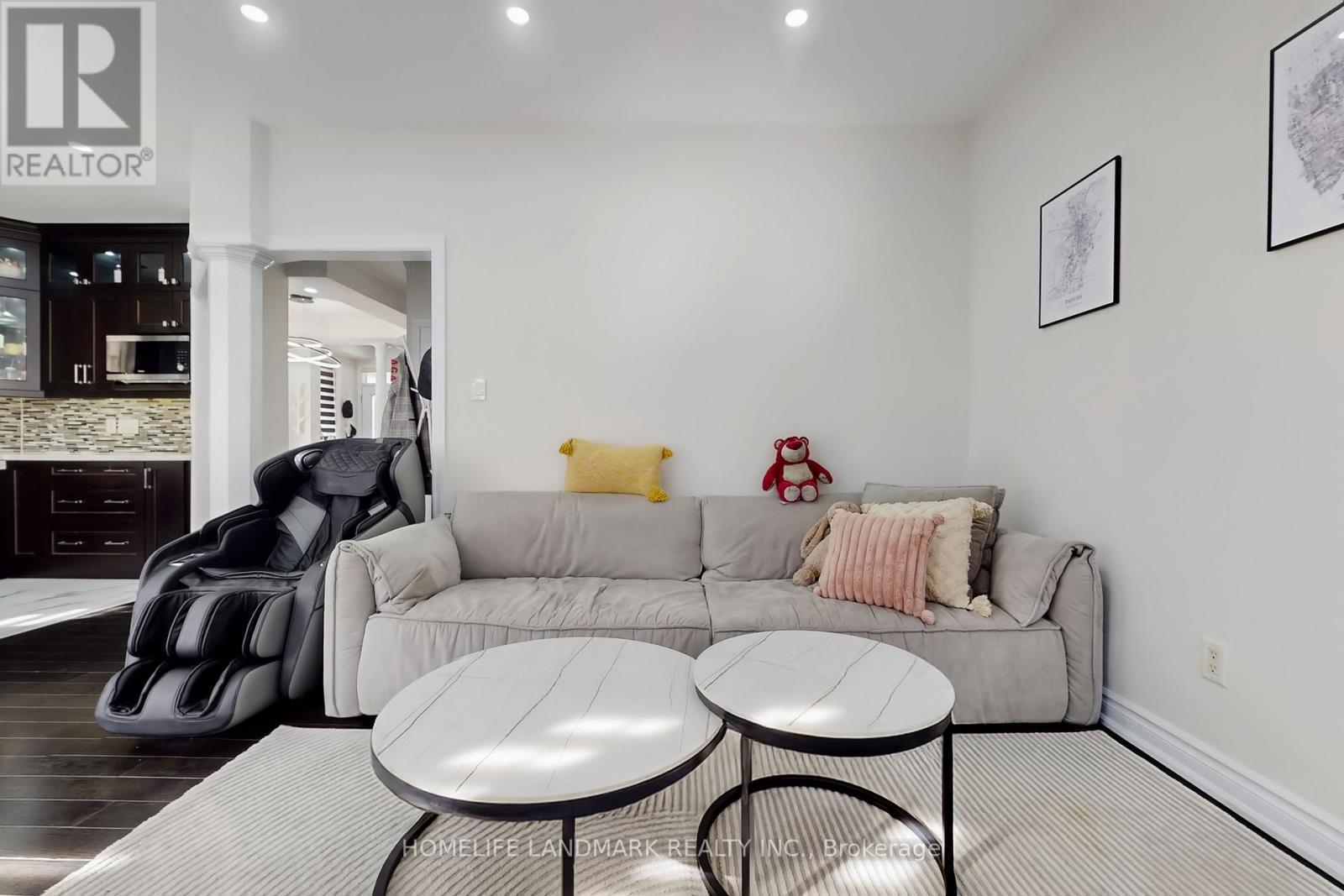 52 Lakespring Drive, Markham (Cachet), Ontario  L6C 2Z1 - Photo 5 - N12866200