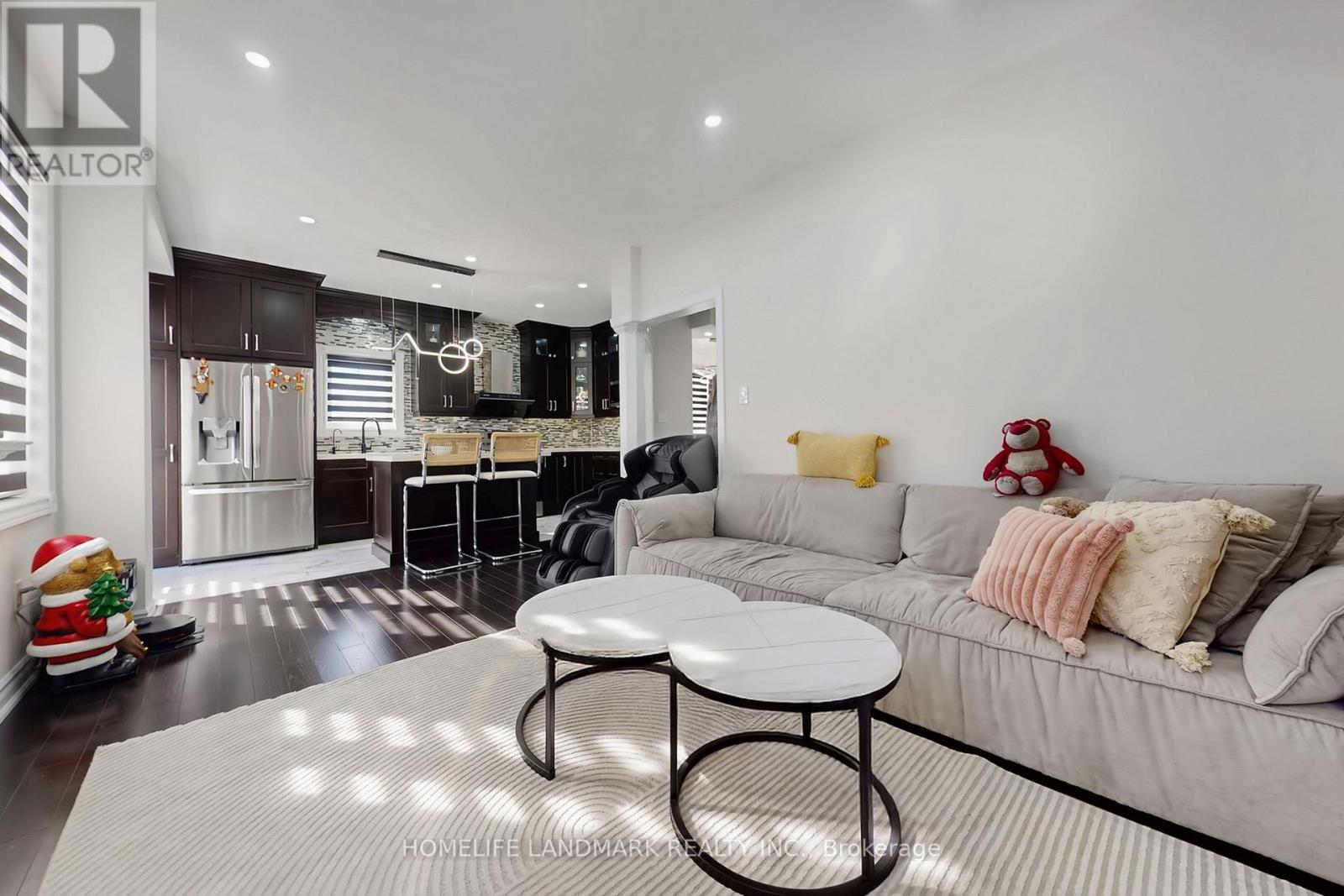 52 Lakespring Drive, Markham (Cachet), Ontario  L6C 2Z1 - Photo 6 - N12866200