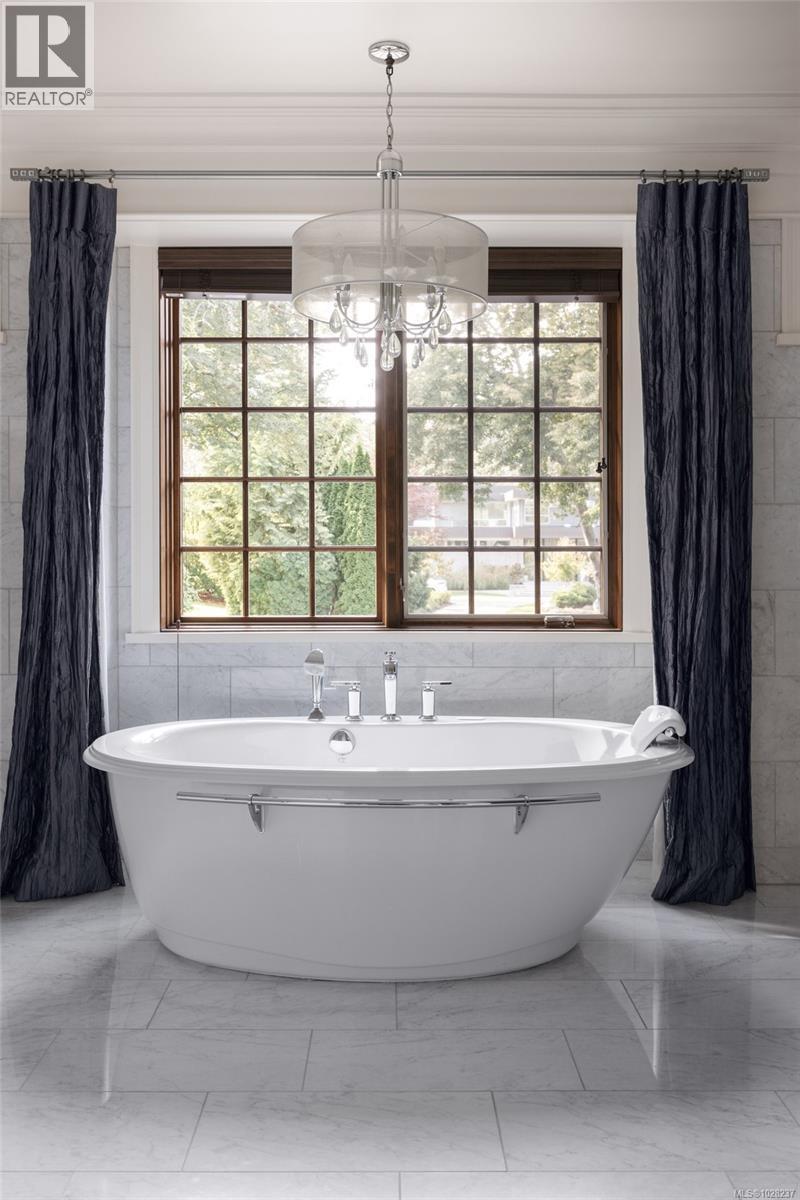 3375 Ripon Rd, Oak Bay, British Columbia  V8R 6G8 - Photo 47 - 1028237