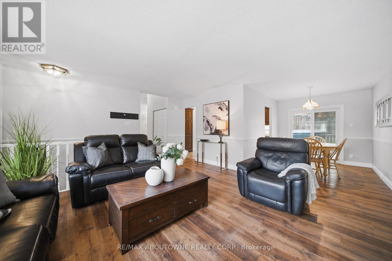 129 Culham Street, Oakville, Ontario  L6H 1G3 - Photo 4 - W12866202