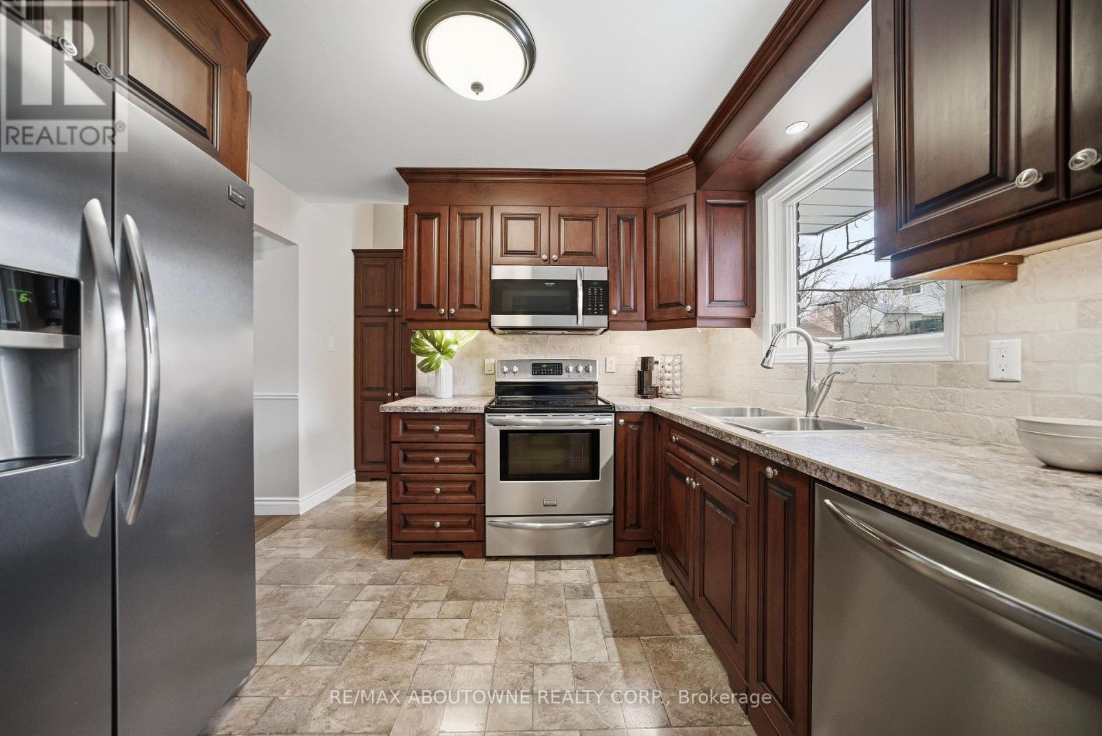 129 Culham Street, Oakville, Ontario  L6H 1G3 - Photo 8 - W12866202