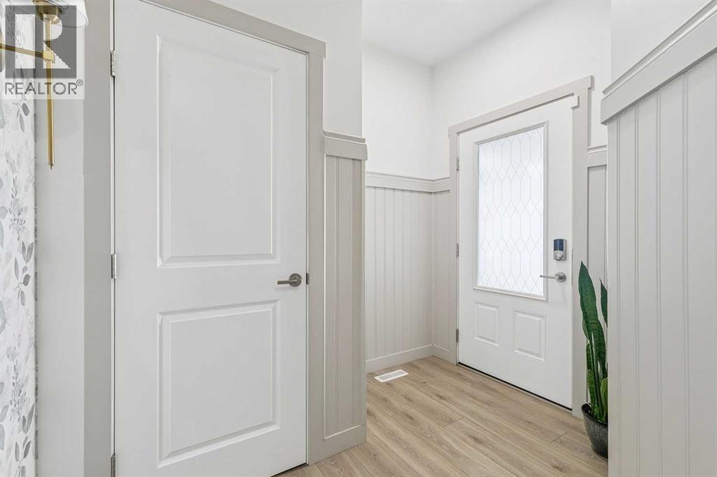 58 Saddlebred Place, Cochrane, Alberta  T4C 3E7 - Photo 3 - A2291232