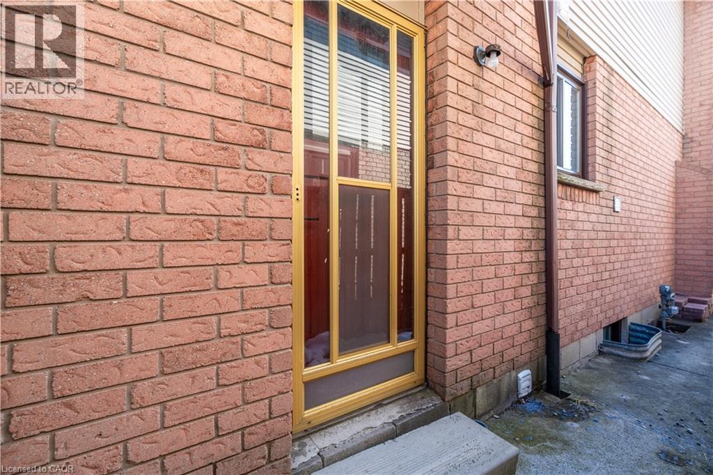 404 Stone Church Road E Unit# Lower, Hamilton, Ontario  L9B 2A1 - Photo 2 - 40811047