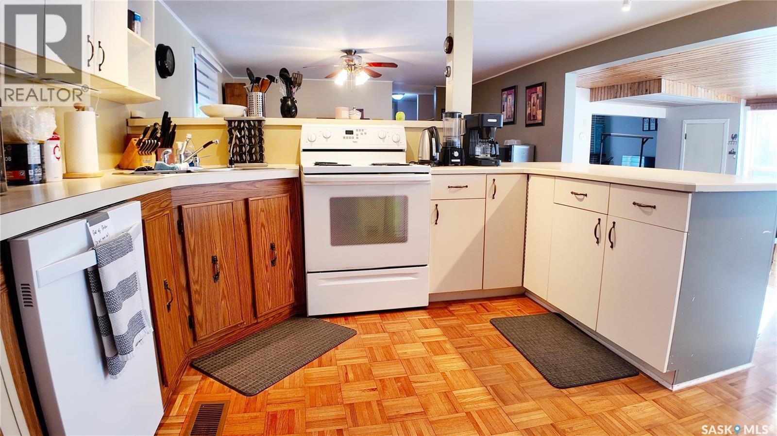 671-681 Aqualane Avenue, Aquadeo, Saskatchewan  S0M 0L0 - Photo 10 - SK030080