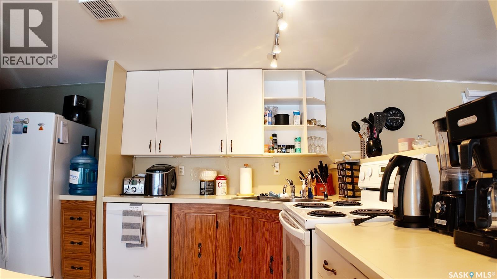 671-681 Aqualane Avenue, Aquadeo, Saskatchewan  S0M 0L0 - Photo 12 - SK030080