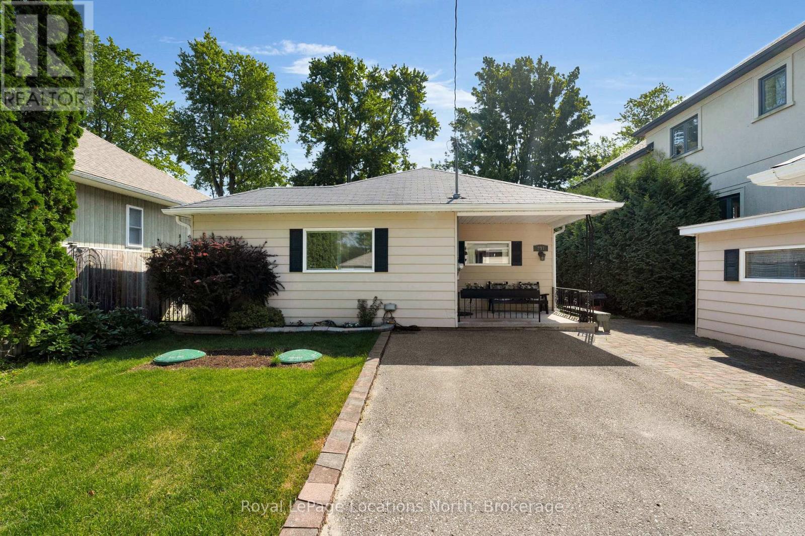 297 Beach Road, Innisfil, Ontario  L0L 1R0 - Photo 4 - N12314196